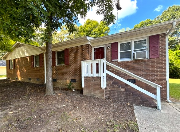2204-A Delta Place, Greensboro, NC 27406